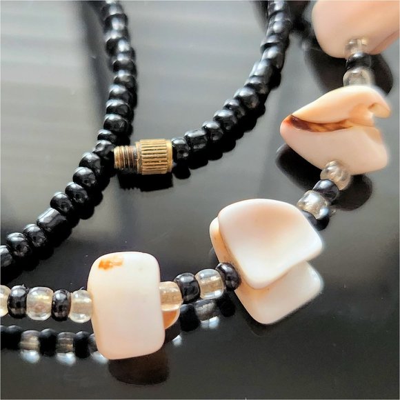 Handmade beaded necklace with pretty shells from Ethiopia - NEW! - Picture 3 of 3